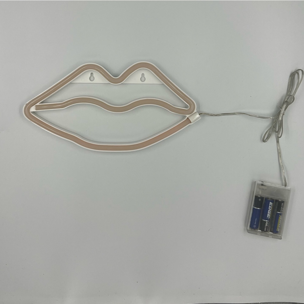 Red Lips LED Wall Light - Picture 5 of 10
